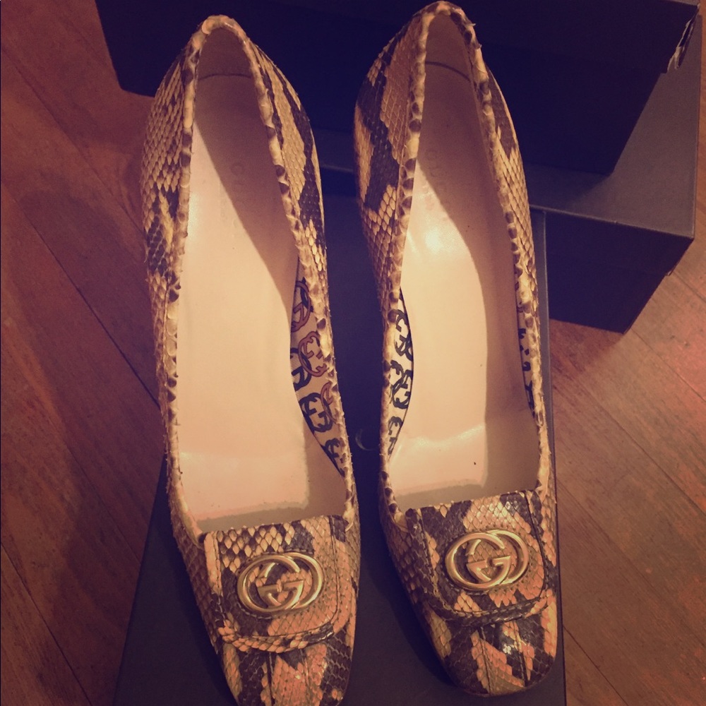 Gucci women’s pumps Snakeskin size 9